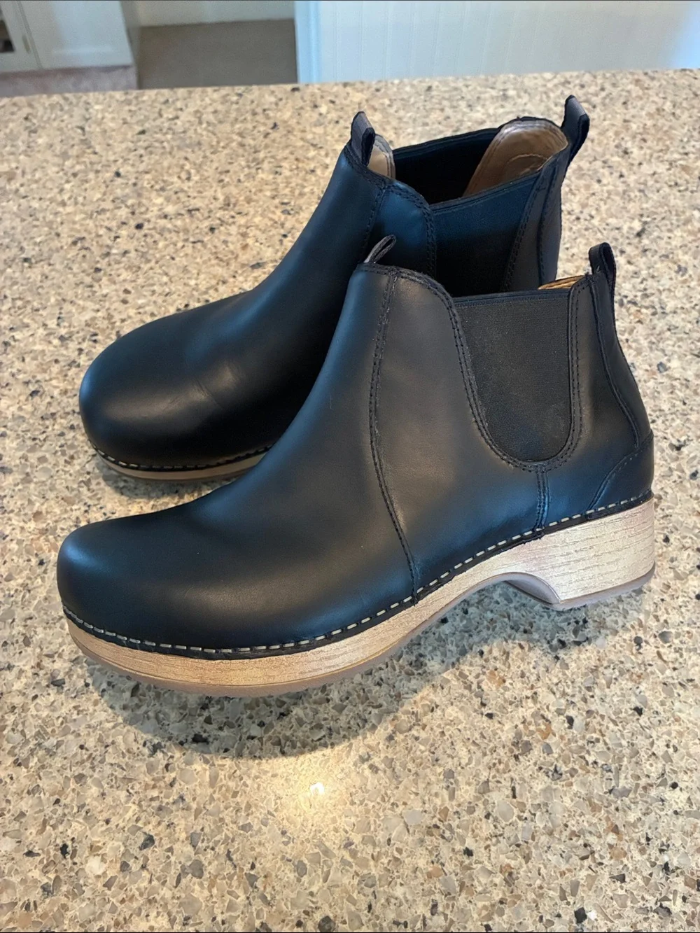 Women’s 38 Dansko Becka Boots in black oiled leather - Picture 2 of 11